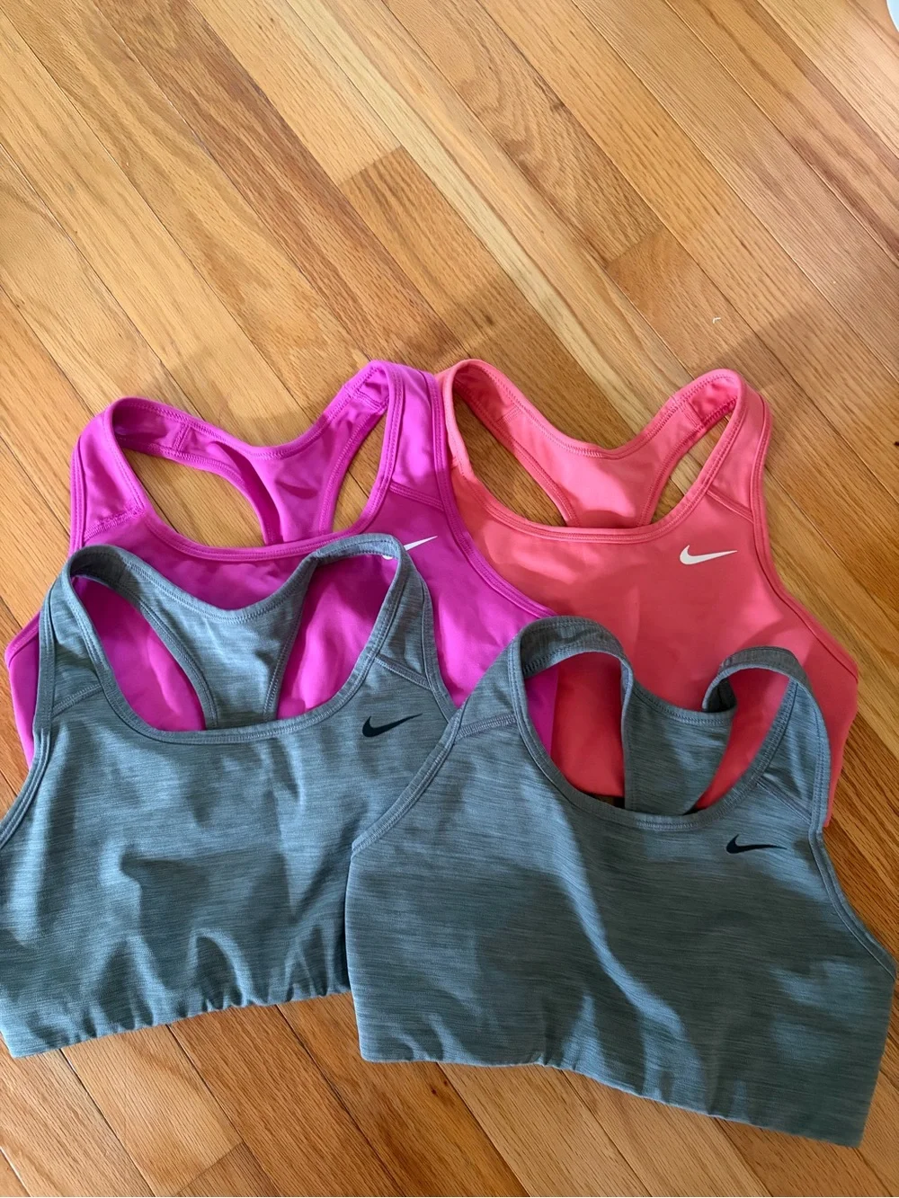 Women’s Nike Sports Bras M
